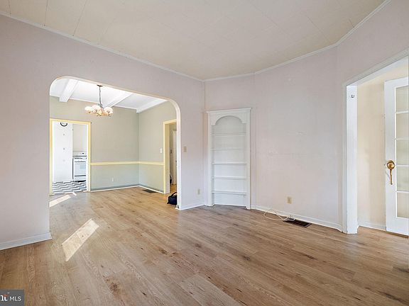 4th image of 205 Howard St