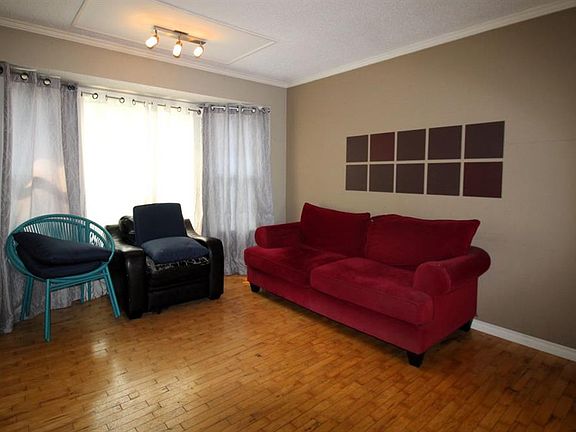 5th image of 112 S Macewan Meadow Cres NW