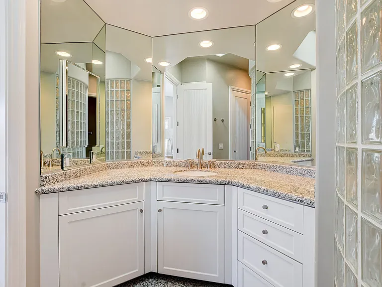 Master HIs/Hers Full Bathroom 1