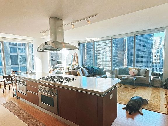 4th image of 340 E Randolph St Unit 1706