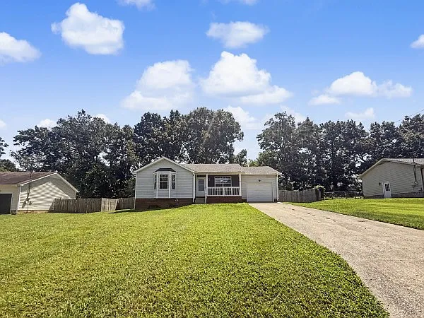 3 bed, 1080 sqft, $1,400 — Photo 1
