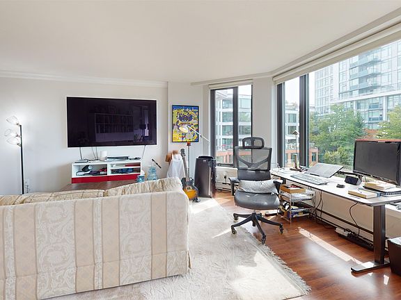 3rd image of 2201 Pine St #411
