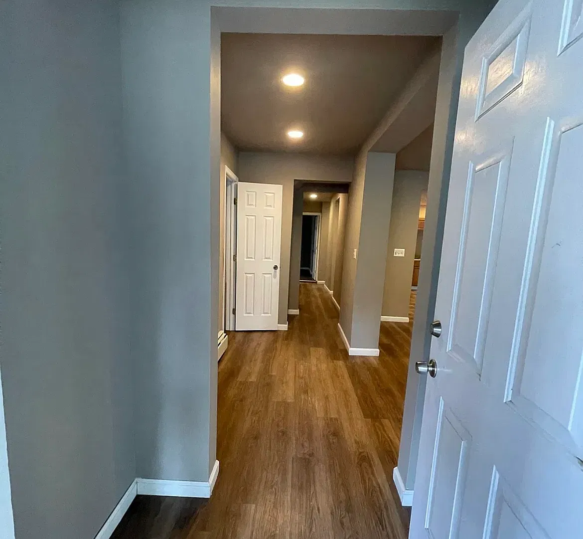 2 bed, 1300 sqft, $1,600 — Photo 2