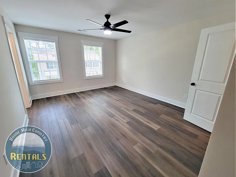 291 Stratford Ln — Photo 53