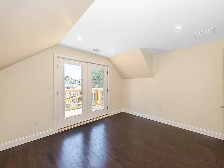 120 Jerome St — Photo 8