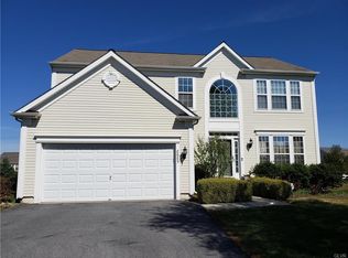 8689 Pathfinder Rd, Breinigsville, PA 18031