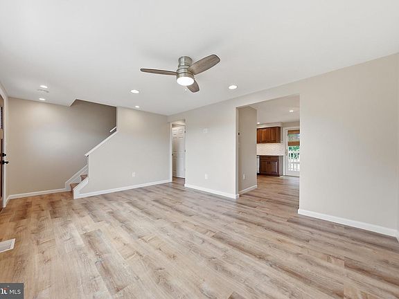 5th image of 1572 Carey Pl
