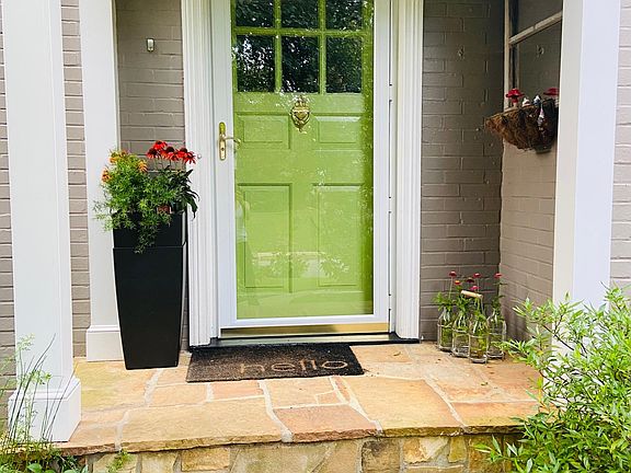 Most adorable cottage is so close to Friendly Center