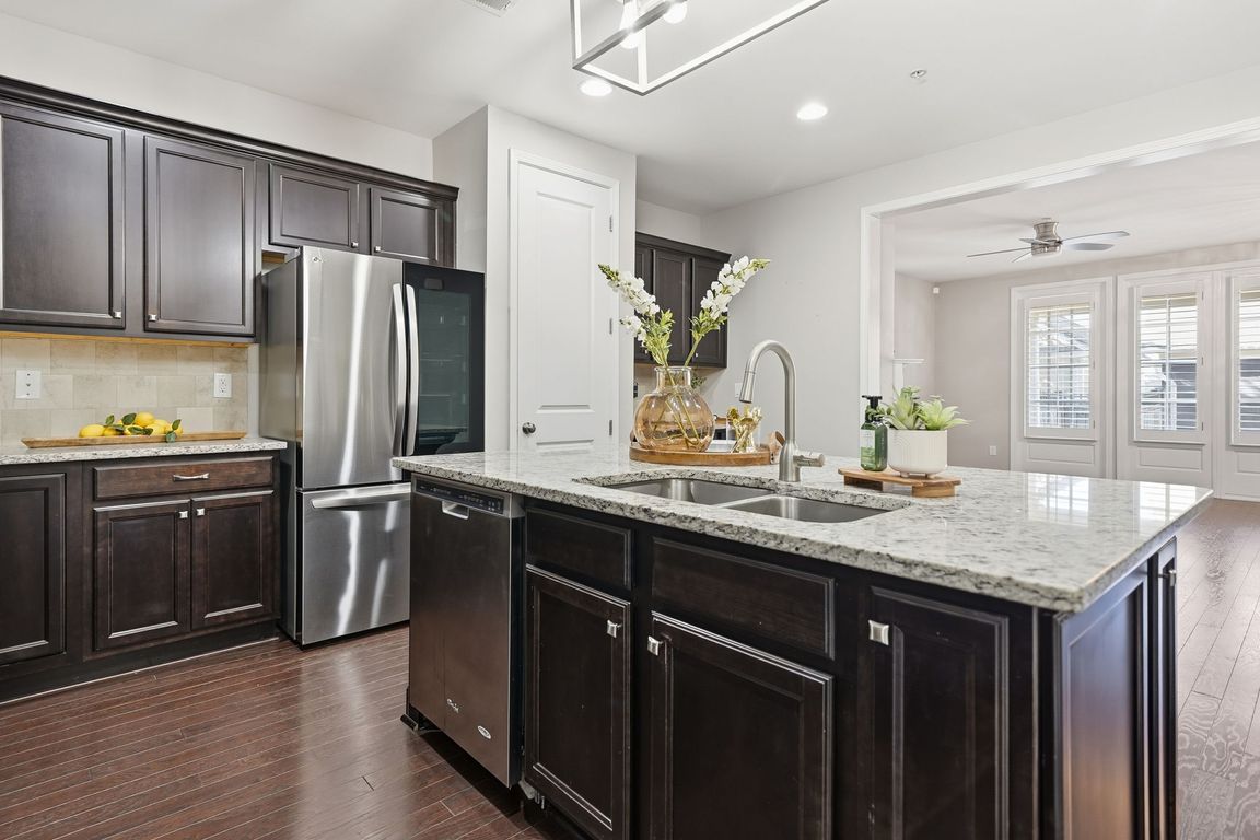 next background image