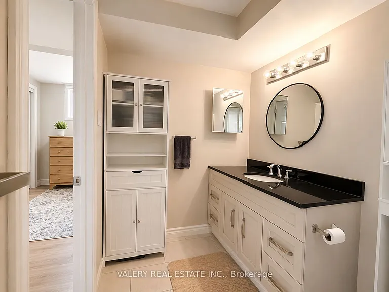 1141 Beaver Valley Cres #1 — Photo 9