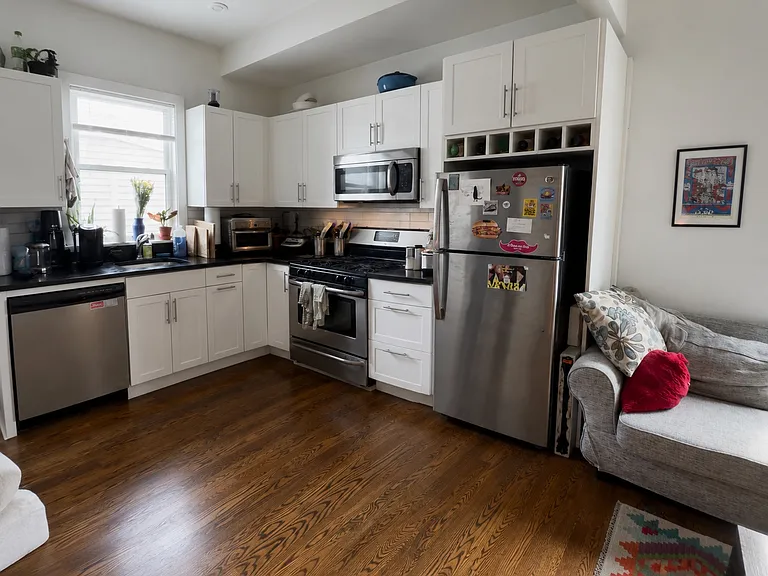378 Windsor St #2 — Photo 2