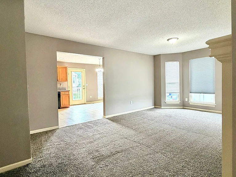 224 N Hedge Ln — Photo 5