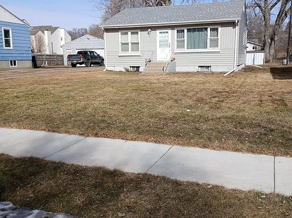 1020 W Lincoln Ave, Bismarck, ND 58504