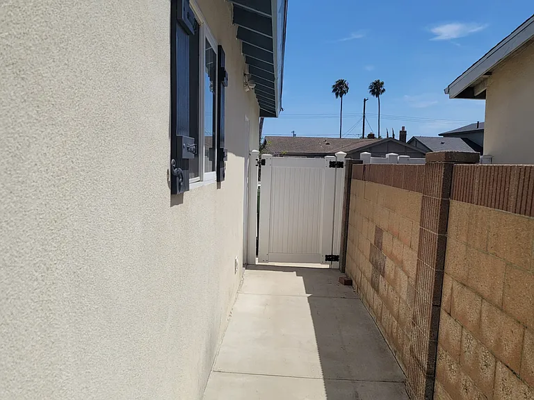 1311 W Sandison St — Photo 22
