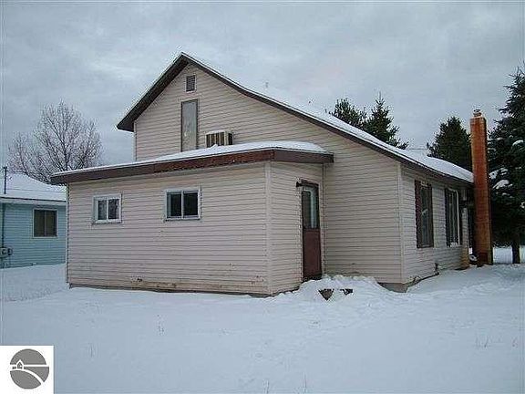 2nd image of 208 W Kalkaska St