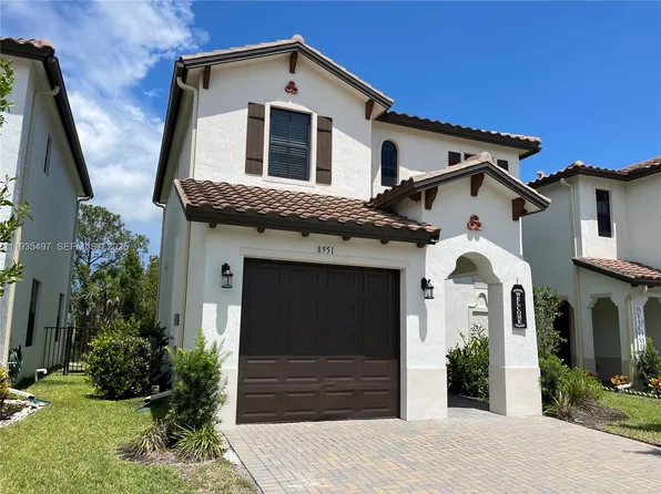 8951 Madrid Cir, Naples, FL 34104