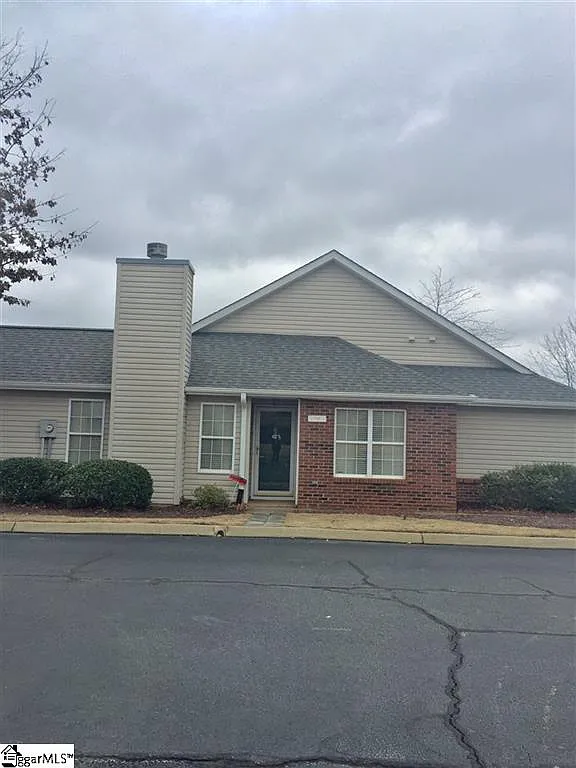 3 bed, 1629 sqft, $1,900 — Photo 1