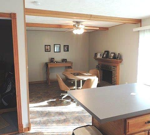 3rd image of 1004 Illini Ave