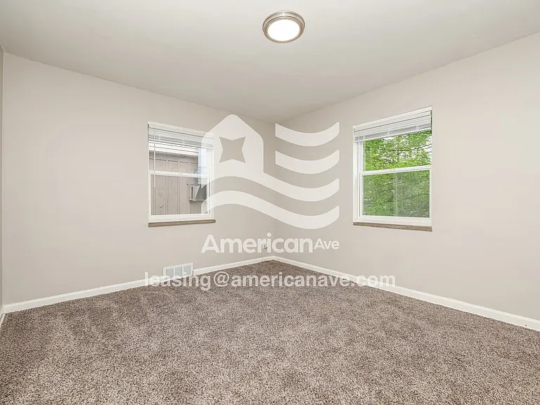 823837_009_main_bedroom_10.jpg