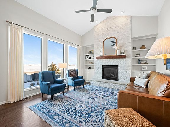 3rd image of 2967 N Woodridge Ct