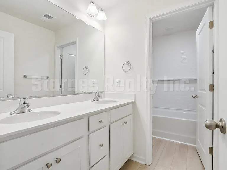 808 Pullman Loop — Photo 21