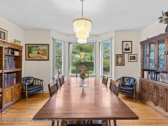 5th image of 1003 Twin Oaks Drive
