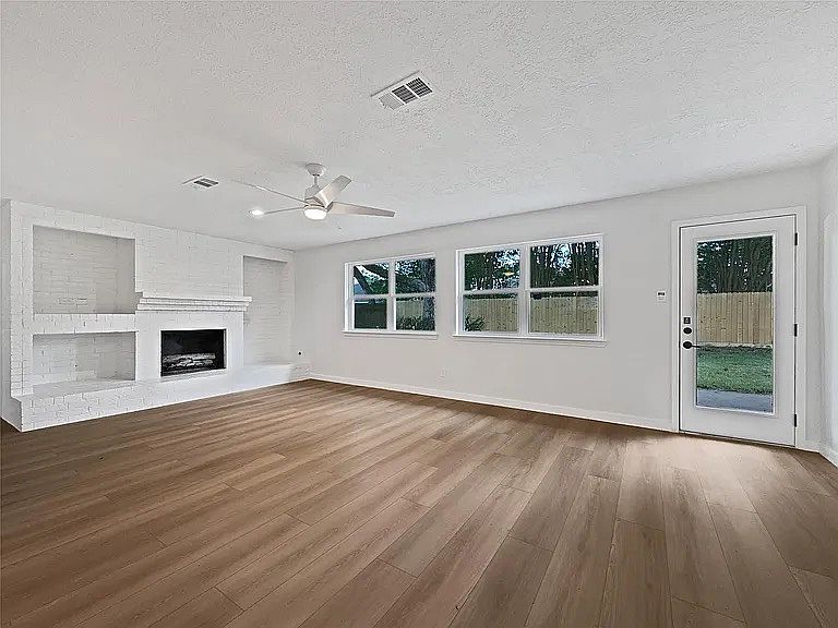 1st image of 17850 Havenhurst Dr #1