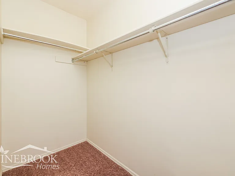 2464 Cross Village Dr — Photo 10