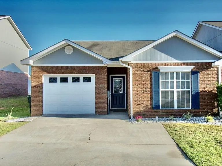 210 Wakefield Way — Photo 2