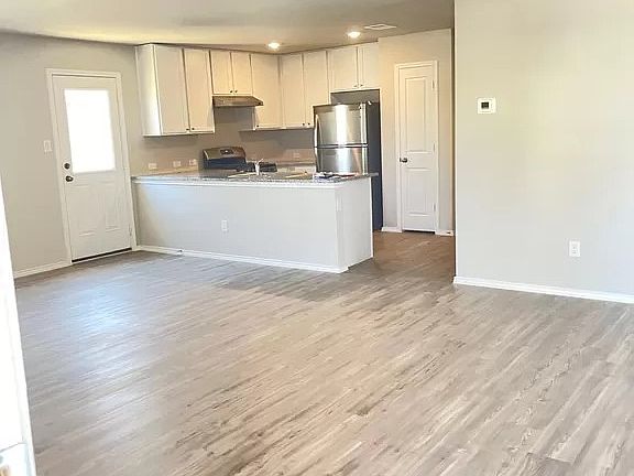3rd image of 10538 Varmus Dr