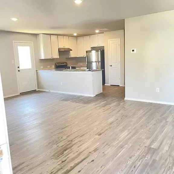 10538 Varmus Dr — Photo 3