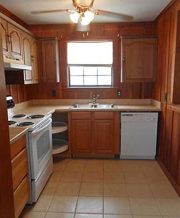 4th image of 1211 Dante St