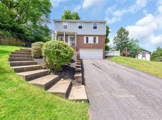 207 Arcola Dr, Coraopolis, PA 15108
