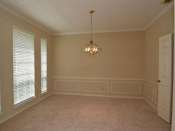 4th image of 1414 Blackthorne Dr