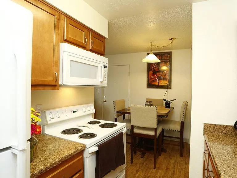 Flatirons Park Apartments — Photo 3