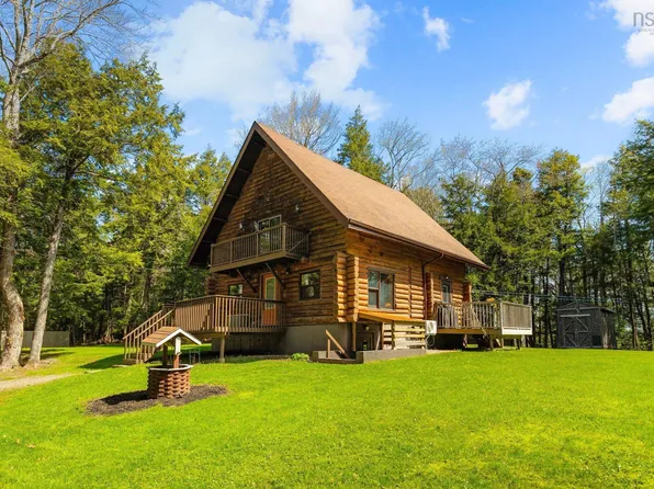 30 Deep Woods Ln, Enfield, NS B2T 1G9