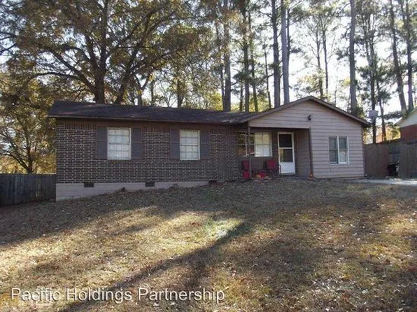 225 Roxbury Dr, Riverdale, GA 30274