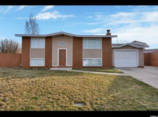 592 W 2080 N, Clinton, UT 84015