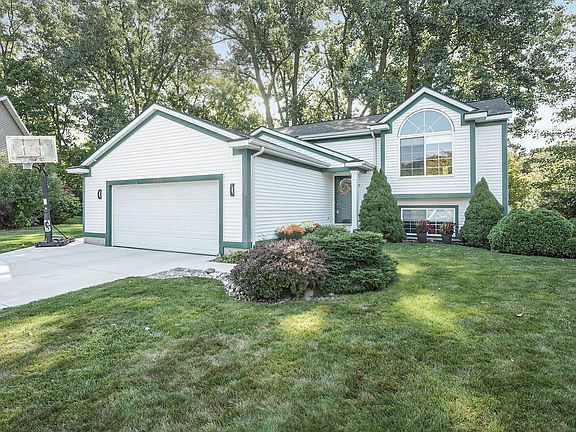 2nd image of 3826 Kirkshire Dr SE
