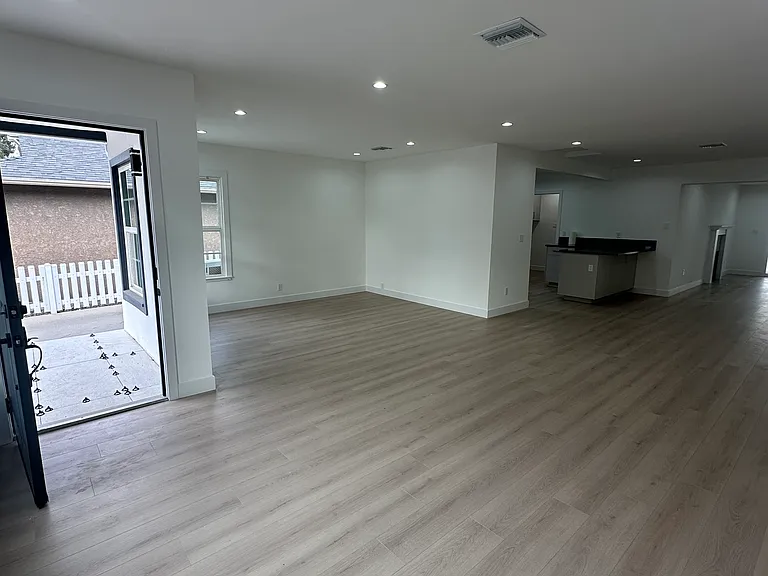 17735 Ludlow St — Photo 6