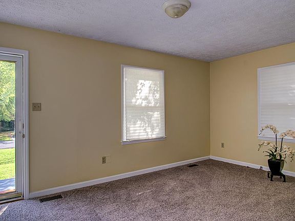 4th image of 618 Wildaro Ct