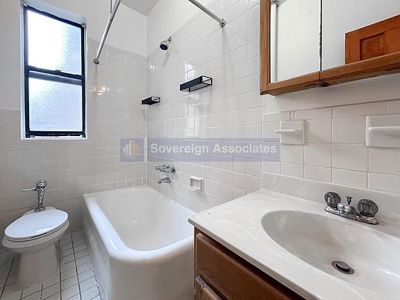 5th image of 64 W 108th St APT 4F