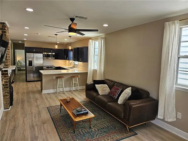 2 bed, 1.0 bath, 1050 sqft, $1,995 — Photo 3