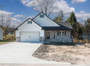2047 Edward Ln E, Smiths Creek, MI 48074