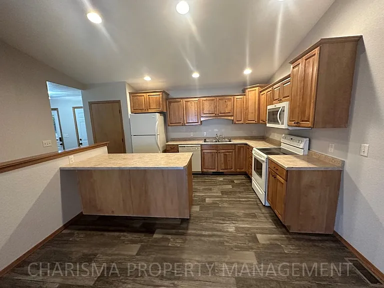 5505 W Rebecca St — Photo 9