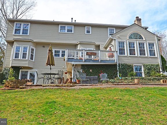 3rd image of 15286 Surrey House Way