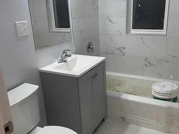 4th image of 6954 S King Dr #2
