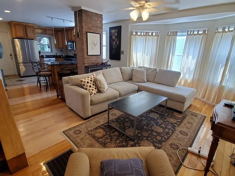 9 Holman St #1 — Photo 2