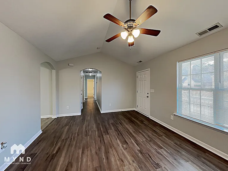 345 E Village Dr — Photo 6