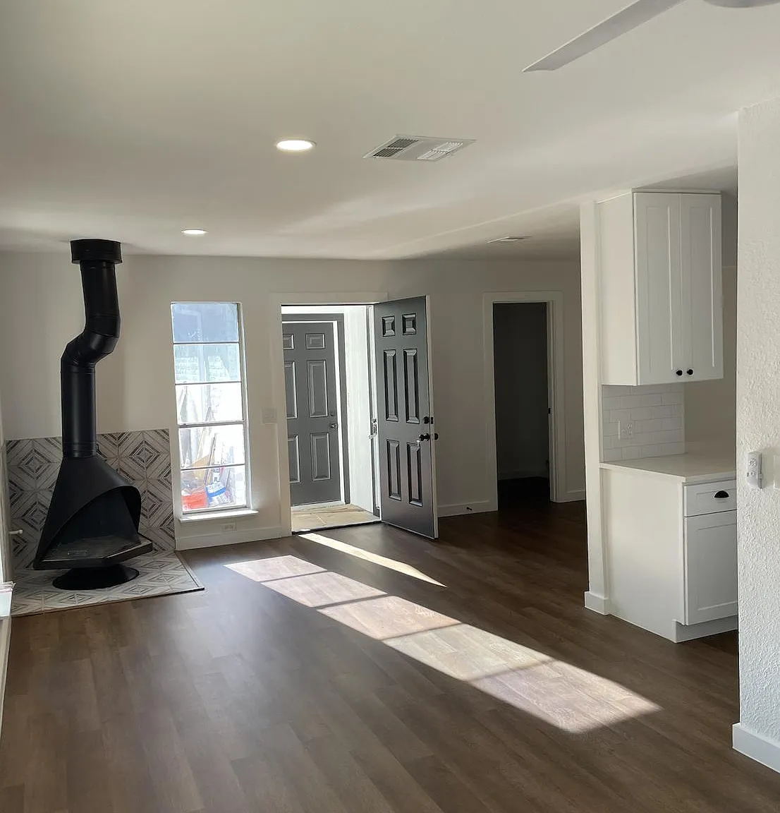 3 bed, 1024 sqft, $1,750 — Photo 1
